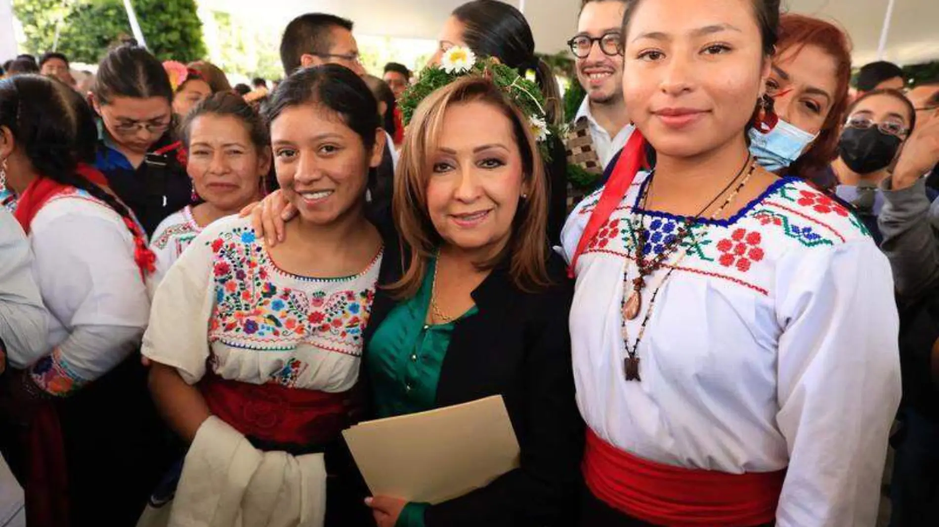 Lorena cuéllar, lengua materna